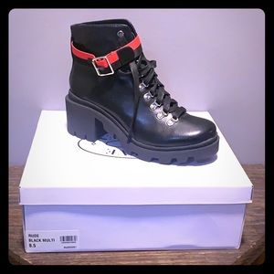Brand new Steve Madden boots. Never worn!!